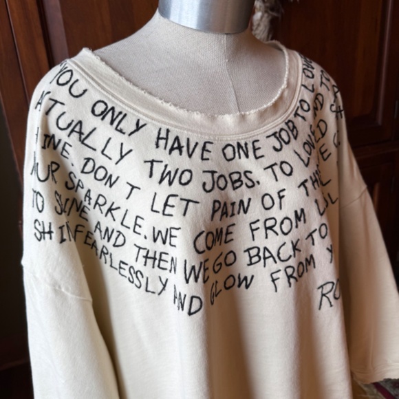 Magnolia Pearl Shine Fearlessly Sweatshirt *RARE - Picture 4 of 7